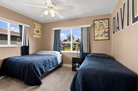 8121 NW 93rd Avenue, Tamarac FL - photo 8 of 25