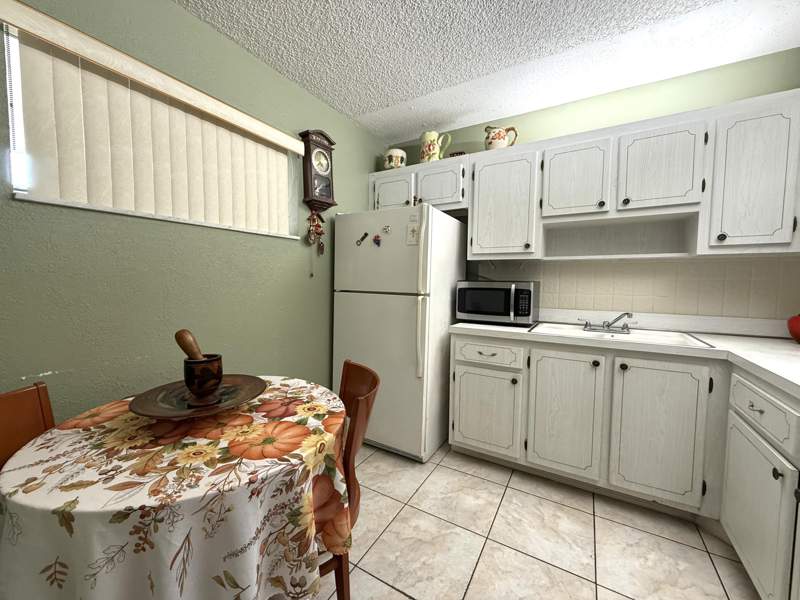 1 bedroom Condominium at 2855 Garden Drive #306, Lake Clarke Gardens Condo 24, Palm Springs — photo 3