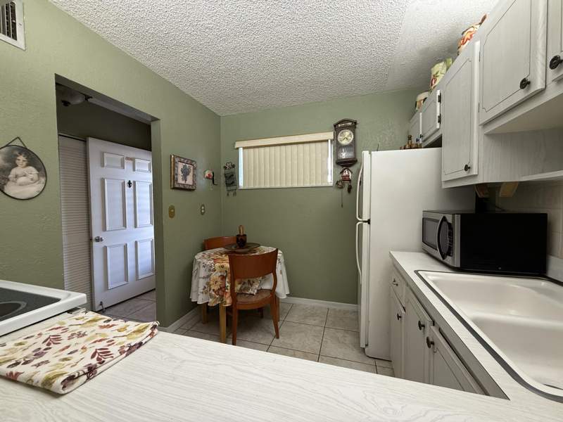 1 bedroom Condominium at 2855 Garden Drive #306, Lake Clarke Gardens Condo 24, Palm Springs — photo 4