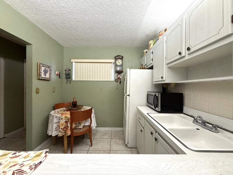 1 bedroom Condominium at 2855 Garden Drive #306, Lake Clarke Gardens Condo 24, Palm Springs — photo 5