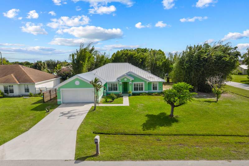 4 bedroom Single Family Residence at 2001 SE Dranson Circle, Port St Lucie Section 40, Port St. Lucie — photo 2