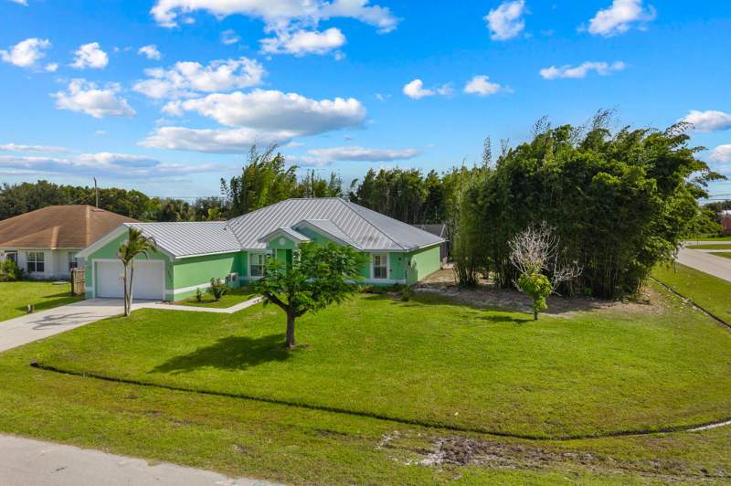 4 bedroom Single Family Residence at 2001 SE Dranson Circle, Port St Lucie Section 40, Port St. Lucie — photo 3