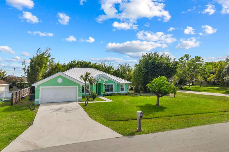4 bedroom Single Family Residence at 2001 SE Dranson Circle, Port St Lucie Section 40, Port St. Lucie — photo 4