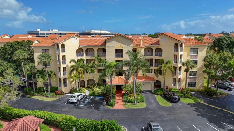 2 bedroom Condominium at 300 Uno Lago Drive #104, Ocean Trace Condo, Juno Beach — photo 2