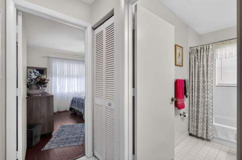 8045 Clear Shores Circle, Delray Beach FL - photo 6 of 47