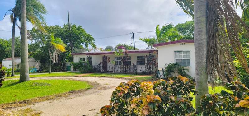 2 bedroom Single Family Residence at 213 SW 3rd Place, Modelo Park, Dania Beach — photo 3