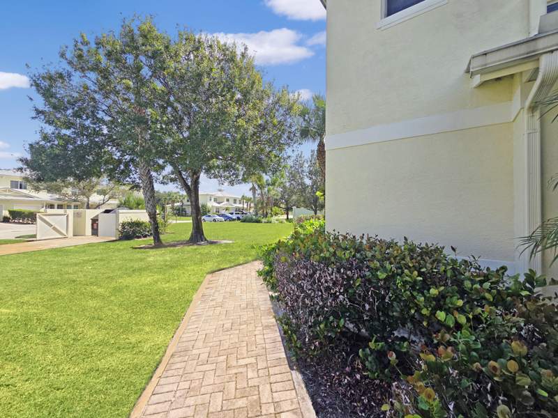 4 bedroom Townhouse at 2529 Creekside Drive, River Oaks, Fort Pierce — photo 3
