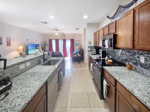 2529 Creekside Drive, Fort Pierce FL - photo 9 of 44