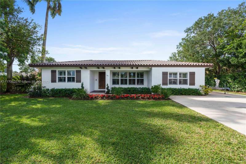 3 bedroom Single Family Residence at 330 Center Street, Pine Gardens, Jupiter — photo 2