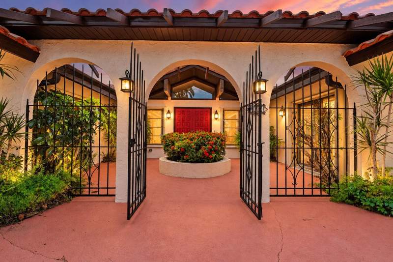 4 bedroom Single Family Residence at 3664 SE Fairway, Yacht & Country Club Of Stuart, Stuart — photo 2