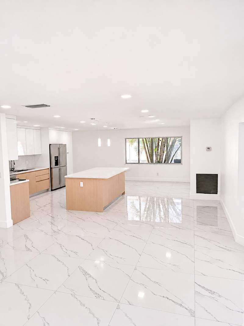 4 bedroom Single Family Residence at 2210 NW 93rd Avenue, Rainbow Lakes, Pembroke Pines — photo 3