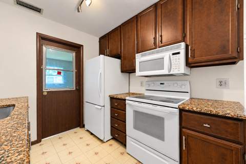 202 SW Oakridge Drive, Port St. Lucie FL - photo 8 of 25