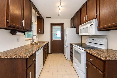 202 SW Oakridge Drive, Port St. Lucie FL - photo 6 of 25