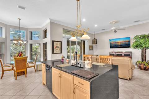 8127 Playa Del Sur Boulevard, Lake Worth FL - photo 8 of 59