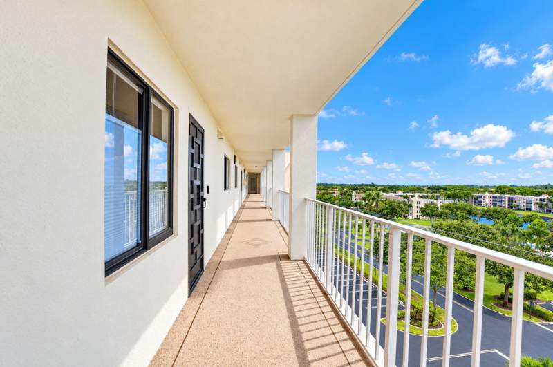 2 bedroom Condominium at 7290 Kinghurst Drive #807, Huntington Lakes Sec Five Condos, Delray Beach — photo 2