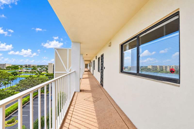 2 bedroom Condominium at 7290 Kinghurst Drive #807, Huntington Lakes Sec Five Condos, Delray Beach — photo 4