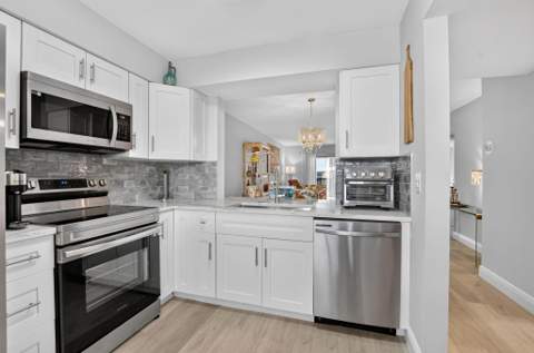 7290 Kinghurst Drive #807, Delray Beach FL - photo 18 of 72