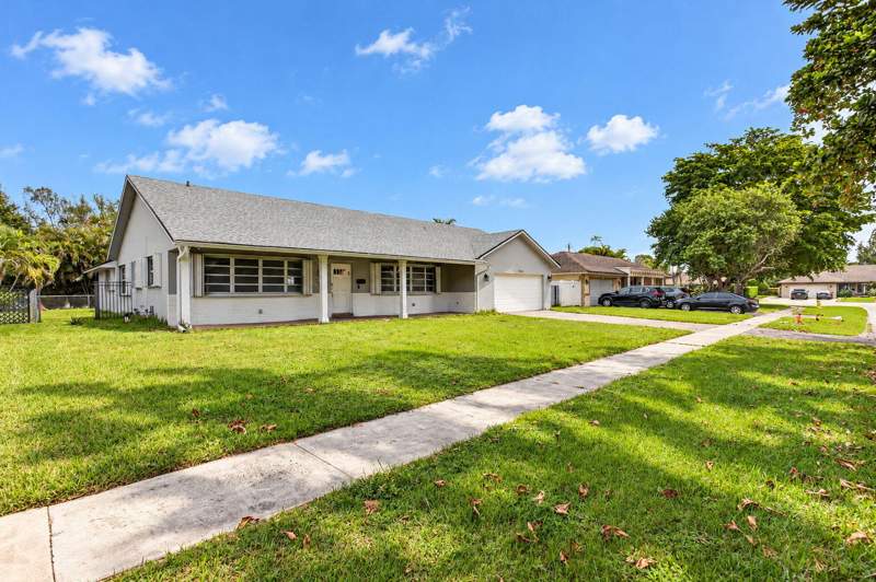 4 bedroom Single Family Residence at 7521 SW 1st Street, Eldorado Estates In Plantation, Plantation — photo 2