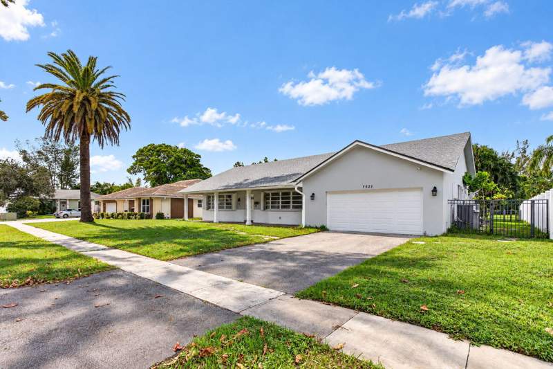4 bedroom Single Family Residence at 7521 SW 1st Street, Eldorado Estates In Plantation, Plantation — photo 3