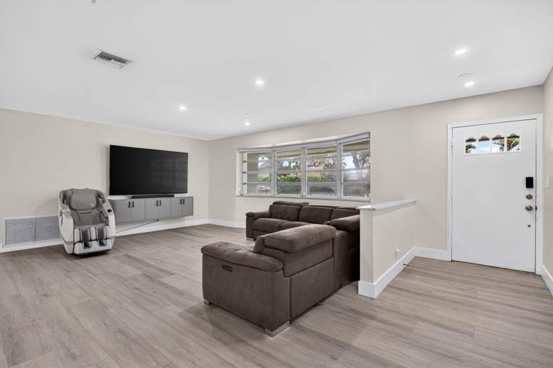 4 bedroom Single Family Residence at 7521 SW 1st Street, Eldorado Estates In Plantation, Plantation — photo 4