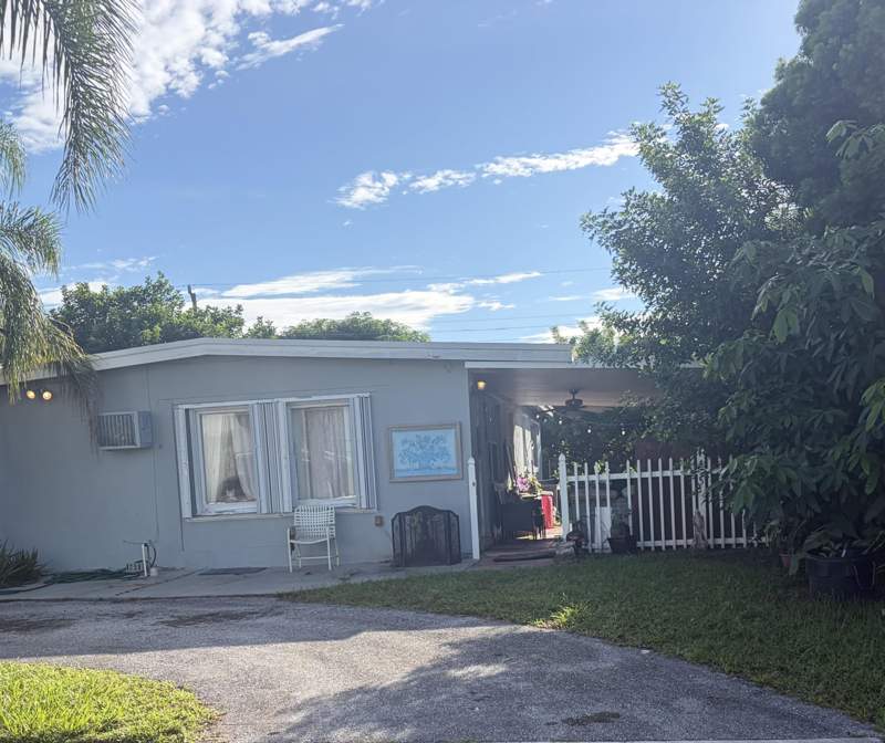 3 bedroom Single Family Residence at 2380 Rue Road, Forest Hill Village 3, West Palm Beach — photo 2
