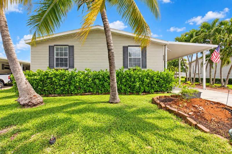 3 bedroom Manufactured Home at 1571 SW 65th Terrace, Sandalfoot Cove Sec 1, Boca Raton — photo 2