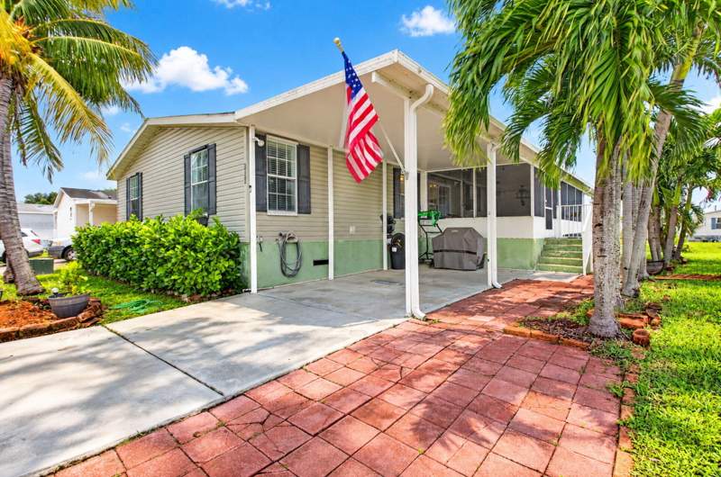 3 bedroom Manufactured Home at 1571 SW 65th Terrace, Sandalfoot Cove Sec 1, Boca Raton — photo 3