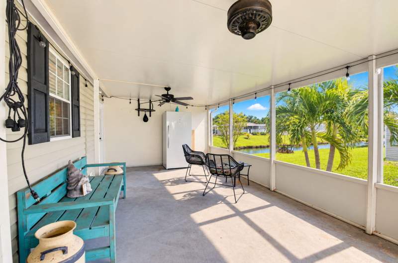 3 bedroom Manufactured Home at 1571 SW 65th Terrace, Sandalfoot Cove Sec 1, Boca Raton — photo 5