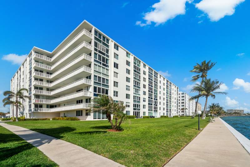2 bedroom Condominium at 301 Lake Shore Drive #702, Lake Harbour Towers Condo, Lake Park — photo 2