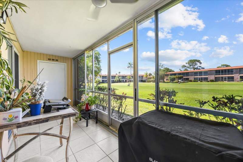 1 bedroom Condominium at 1943 SW Palm City Road #D, King Mountain Condo (Aka Monterey Yacht & Country, Stuart — photo 2