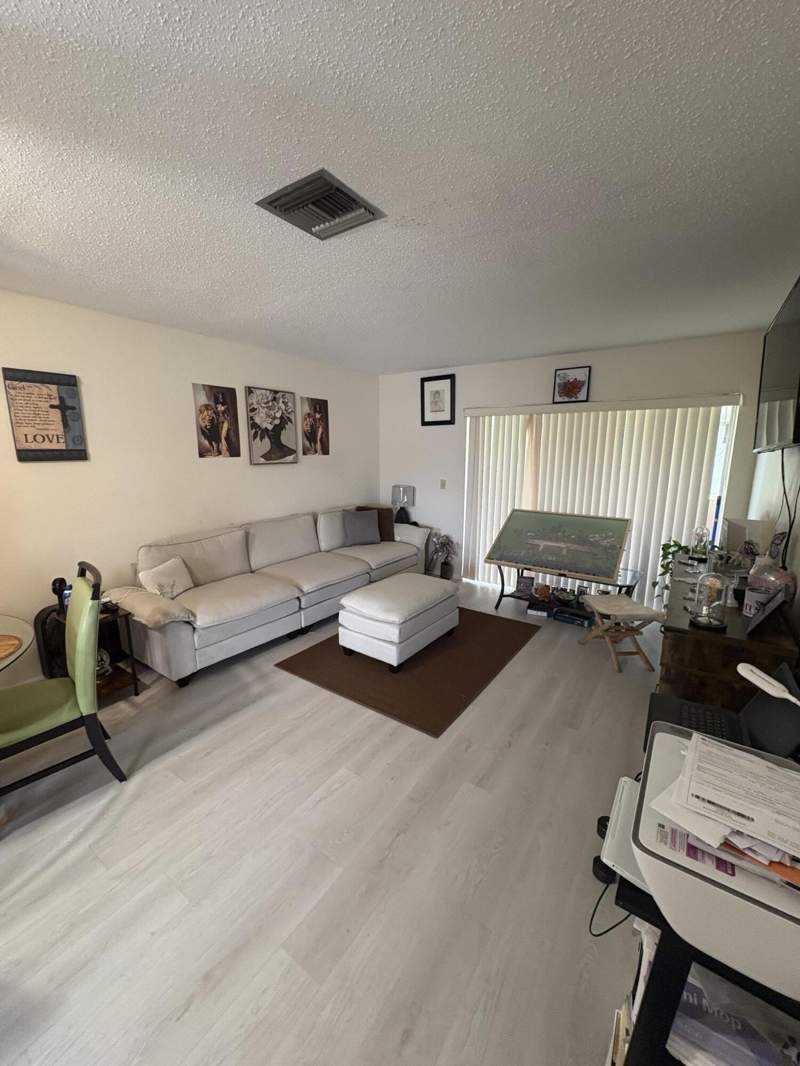 1 bedroom Condominium at 2580 Emory Drive #E, Cresthaven Villas Condo 31, West Palm Beach — photo 4