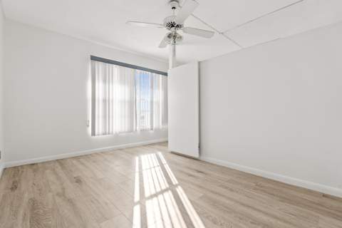 401 Greenbrier A, West Palm Beach FL - photo 7 of 32