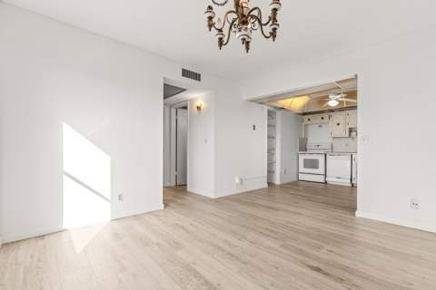 401 Greenbrier A, West Palm Beach FL - photo 9 of 32