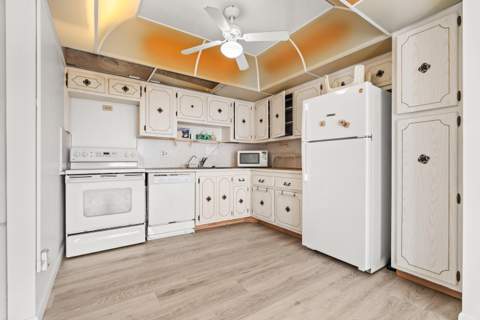 401 Greenbrier A, West Palm Beach FL - photo 12 of 32