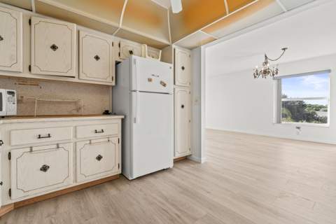 401 Greenbrier A, West Palm Beach FL - photo 13 of 32