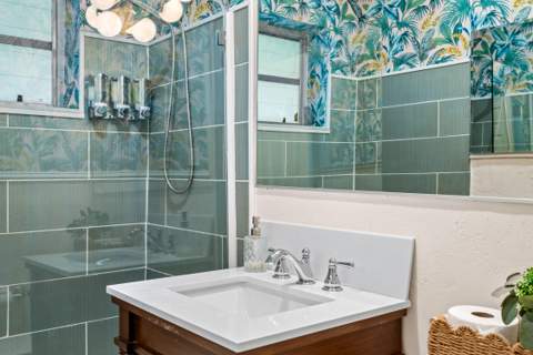 913 NE 2nd Court, Hallandale Beach FL - photo 9 of 79