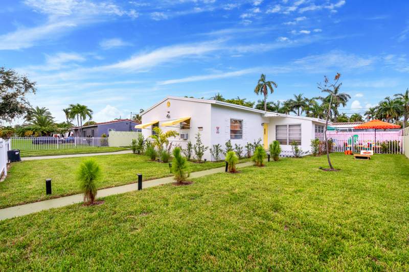 3 bedroom Single Family Residence at 913 NE 2nd Court, Gulfstream Estates, Hallandale Beach — photo 2