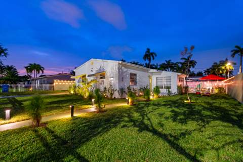 913 NE 2nd Court, Hallandale Beach FL - photo 13 of 79