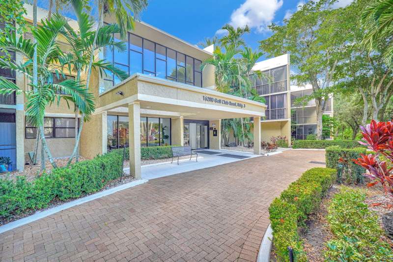 2 bedroom Condominium at 16200 Golf Club Road #206, Building Three Of Country Club, Weston — photo 2