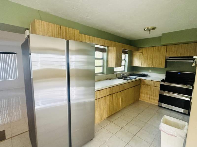 2 bedroom Single Family Residence at 1572 W 10th Street, Harmony Heights, Riviera Beach — photo 5