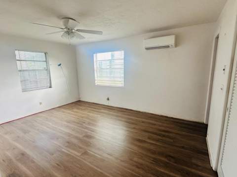 1572 W 10th Street, Riviera Beach FL - photo 8 of 19