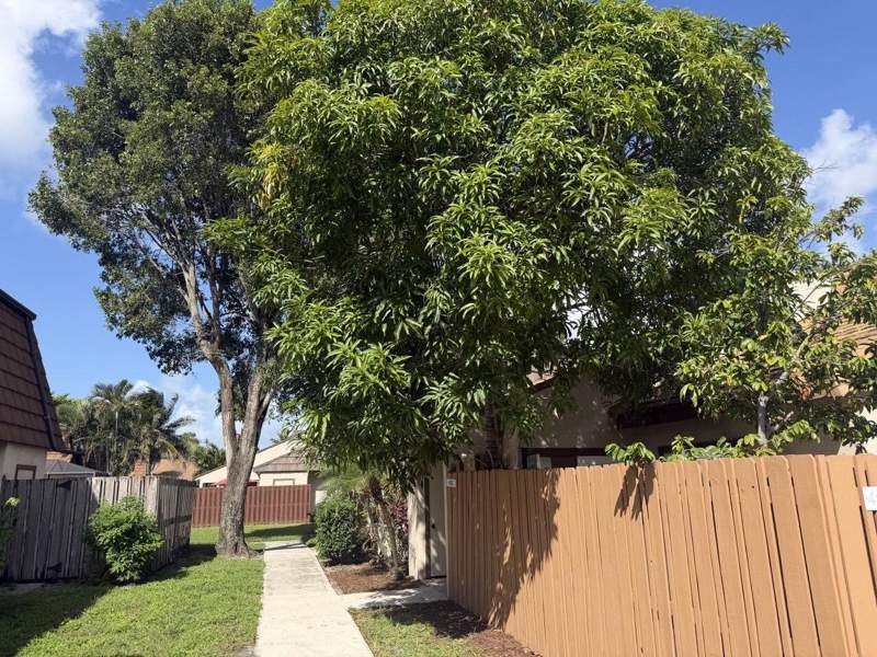 2 bedroom Townhouse at 4183 Palm Bay Circle #C, Lake Colony Ph 3, West Palm Beach — photo 3