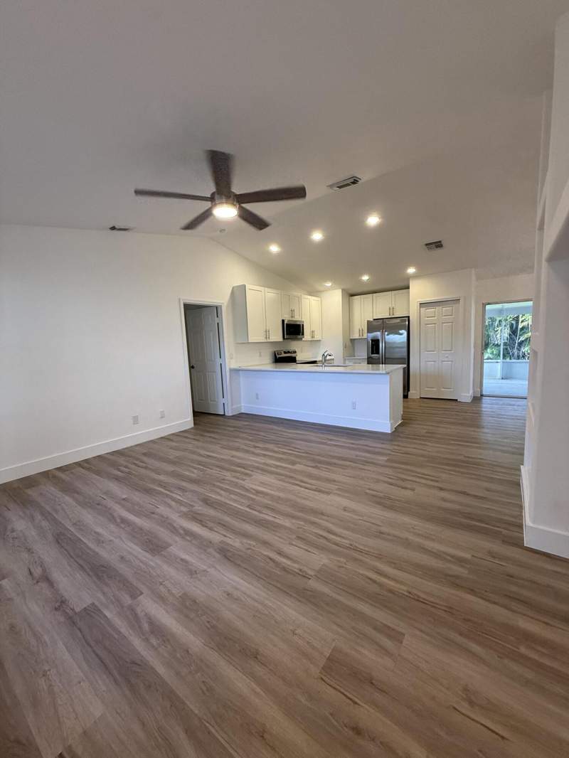 3 bedroom Single Family Residence at 2226 SE Friendship Street, Port St Lucie Section 40, Port St. Lucie — photo 2