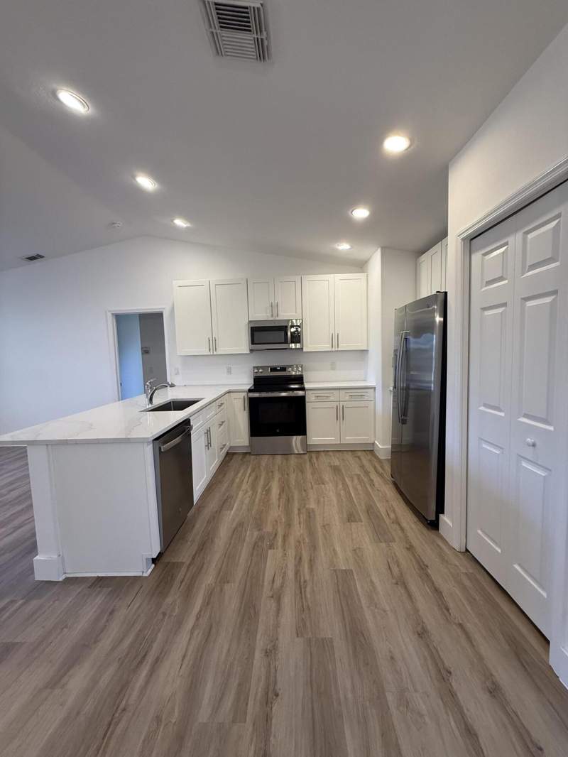 3 bedroom Single Family Residence at 2226 SE Friendship Street, Port St Lucie Section 40, Port St. Lucie — photo 5