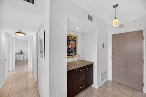 340 Sunset Drive #1809, Fort Lauderdale FL - photo 10 of 40