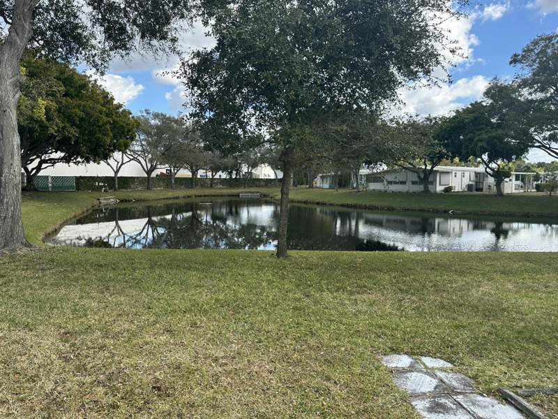 2 bedroom Mobile Home at 8261 E Club Road, West Lakes Of Boca Raton Inc, Boca Raton — photo 4