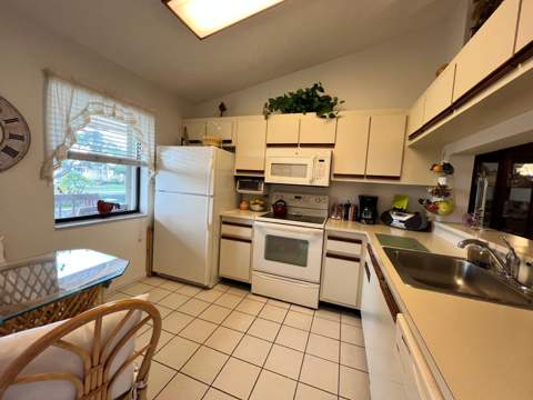 4682 Lucerne Lakes Boulevard #206, Lake Worth FL - photo 6 of 31