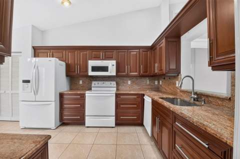 5726 Royal Lake Circle, Boynton Beach FL - photo 12 of 48