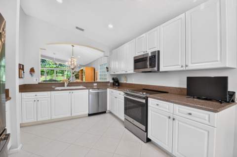 7543 Pebble Shores Terrace, Lake Worth FL - photo 6 of 76