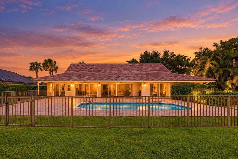 3 bedroom Single Family Residence at 10134 Boca Woods Lane, Boca Woods Country Club Ph 1, Boca Raton — photo 2